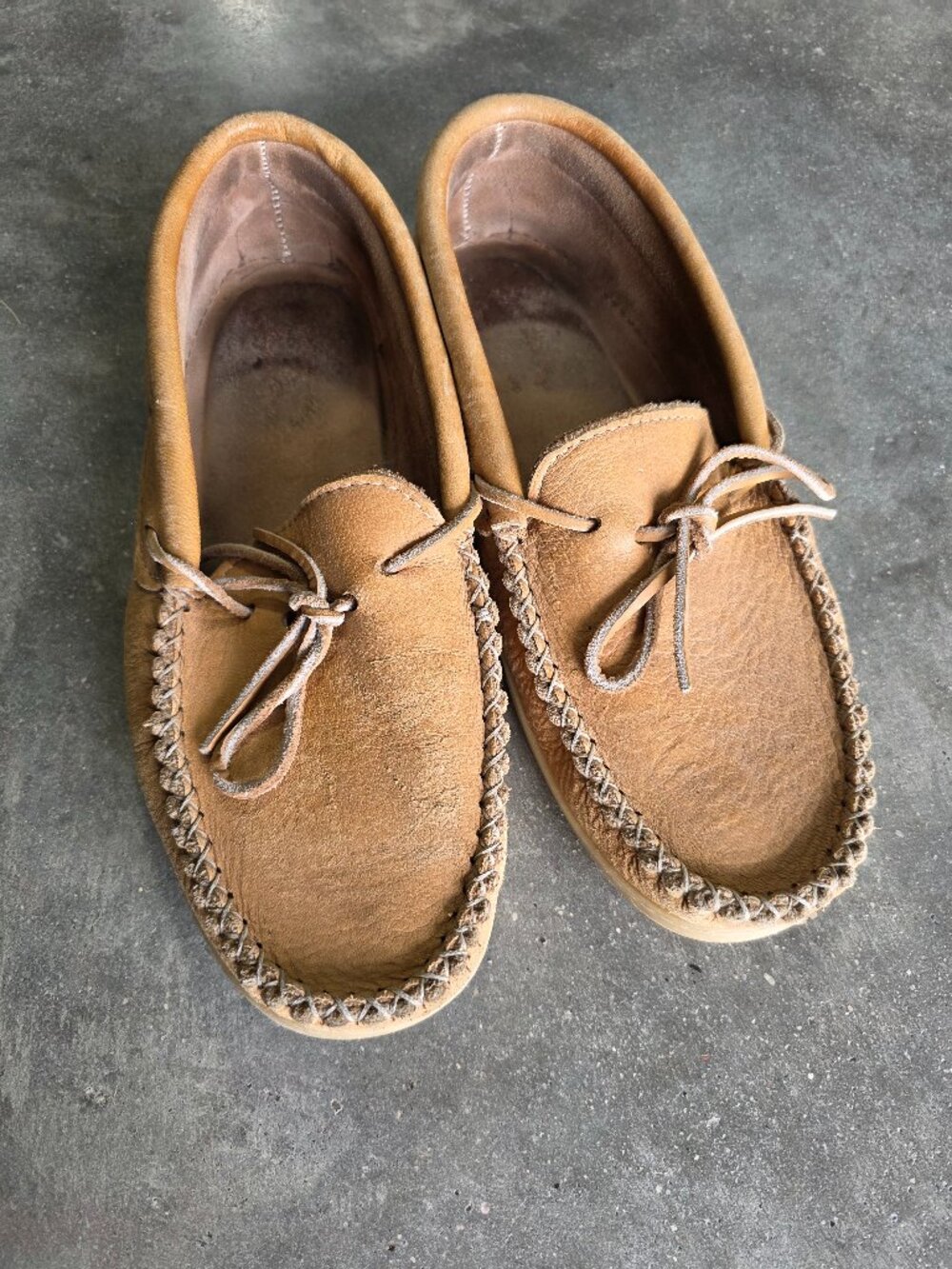 Minnetonka Men's Moosehide Classic Moccasins SIZE 11